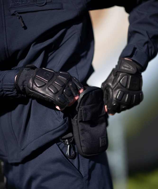 Policier équipé GK