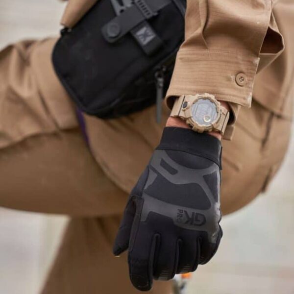 cropped-21GK-campaign-look10-21.jpg Gants et sacoches GK
