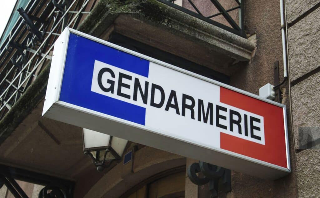 panneau de gendarmerie